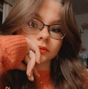 Meet your Posher, Holly